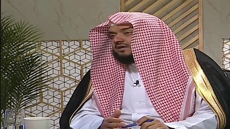 المطوع يوضح حكم الاستشفاء بكسوة الكعبة.. فيديو