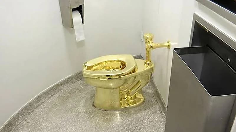 سرقة مرحاض ذهبي بقيمة 5 ملايين جنيه إسترليني في عملية جريئة