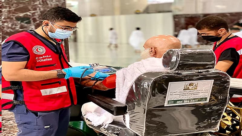 بالصور .. إسعاف 49 حالة تعاني من أمراض مزمنة وإصابات في الحرم المكي الشريف