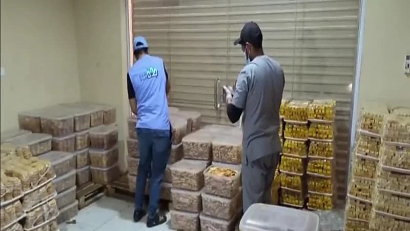 مشاهد صادمة في معمل حلويات غير نظامي بحي مريخ قبل إغلاقه