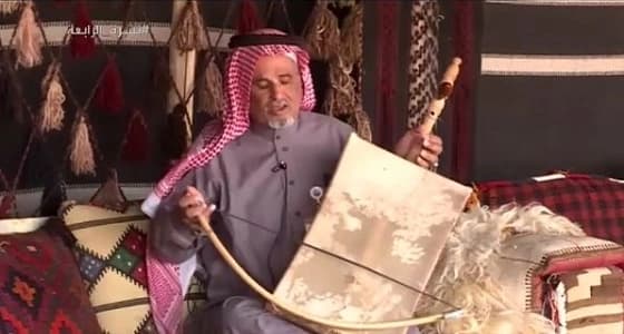 بالفيديو.. كفيف يجذب أنظار زائري الجنادرية 32 بعزفه الرائع